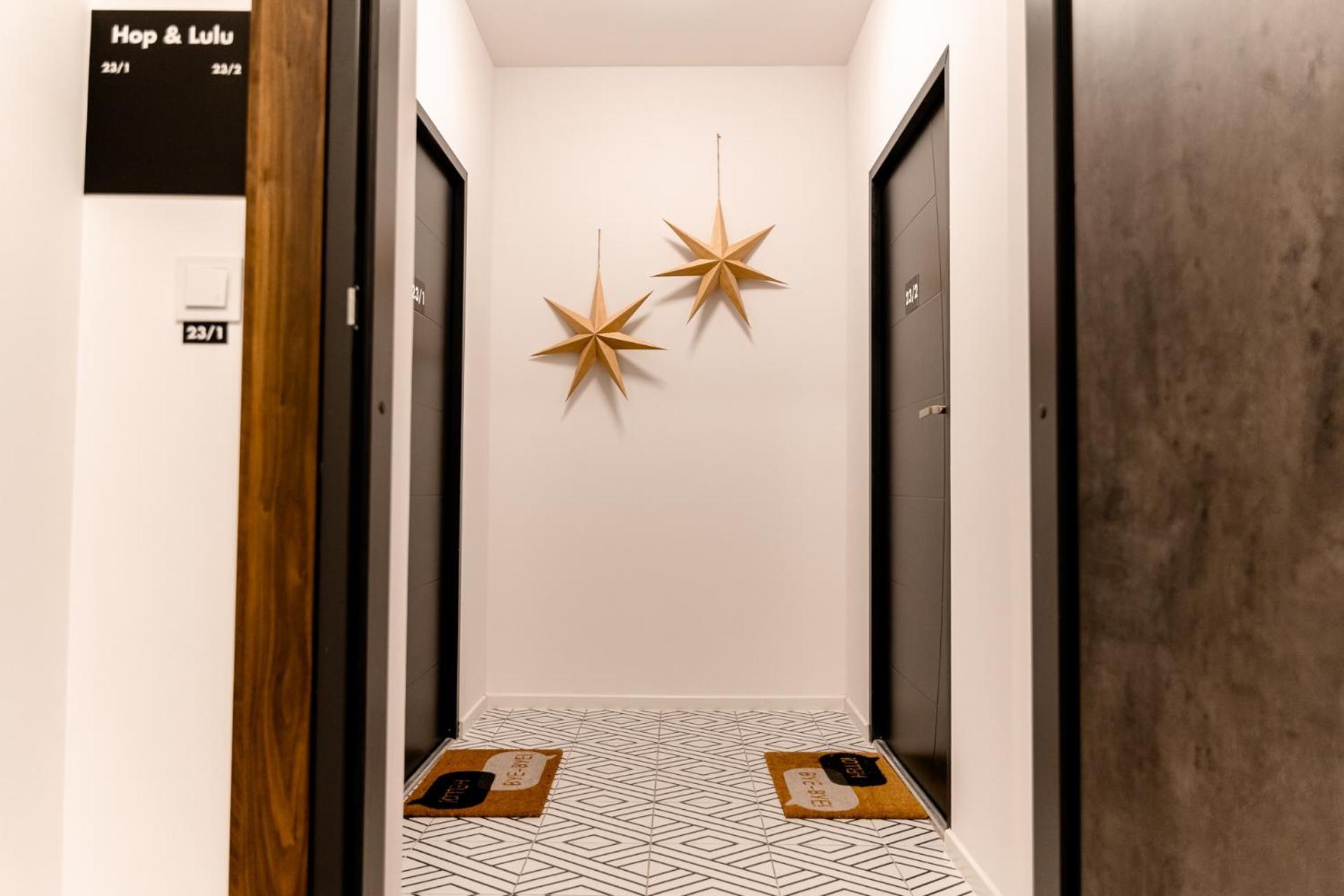 Hop & Lulu Delux Apartments โกเลนูฟ ภายนอก รูปภาพ