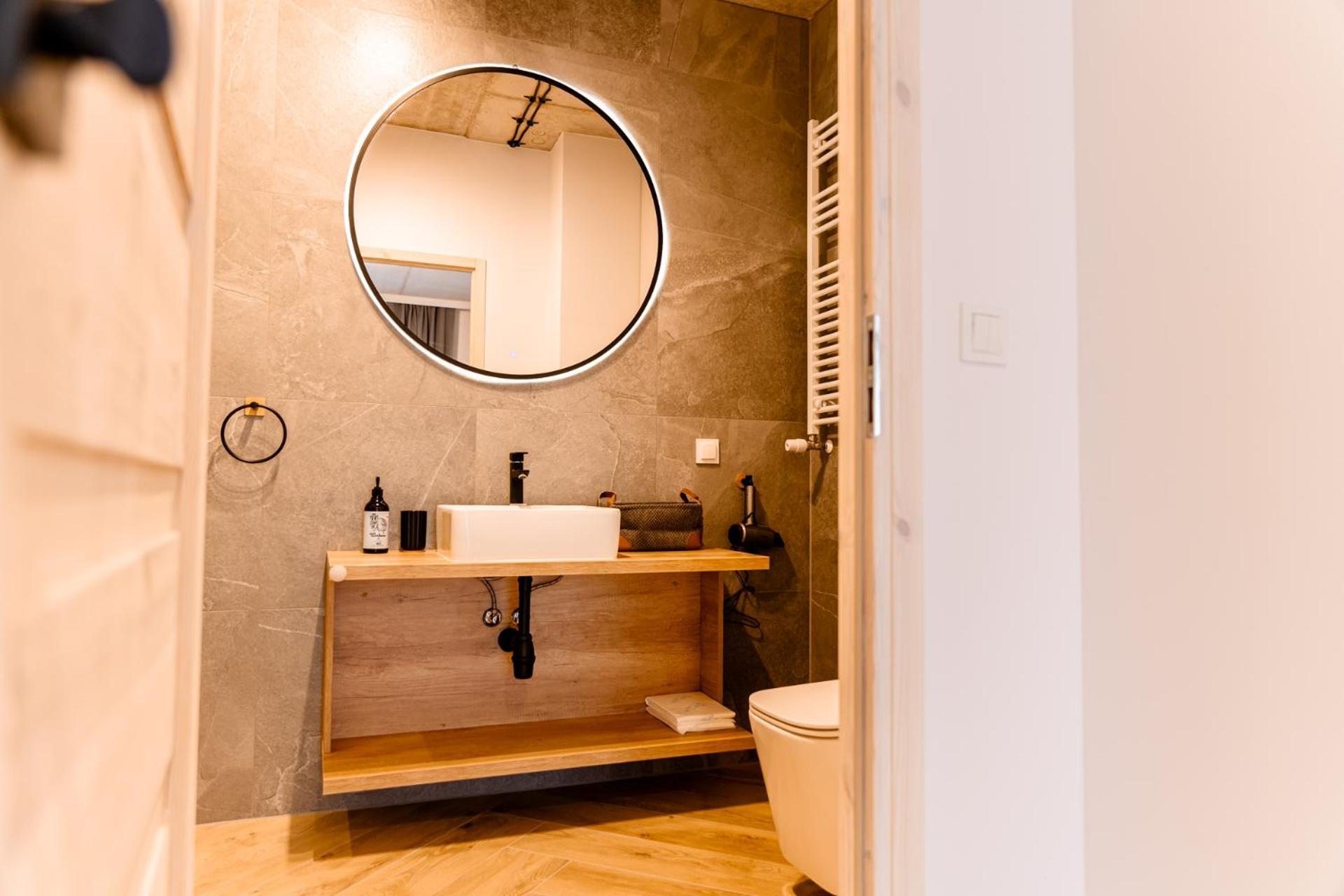 Hop & Lulu Delux Apartments โกเลนูฟ ภายนอก รูปภาพ