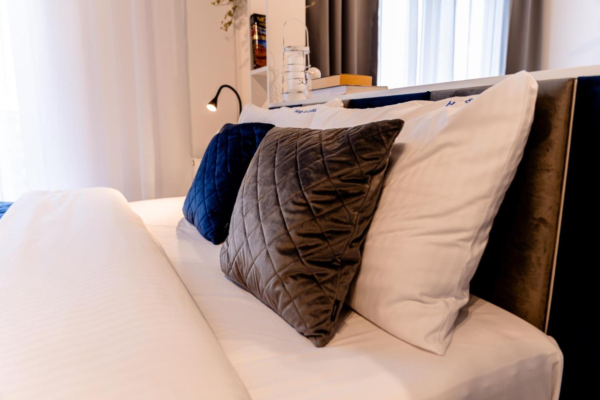Hop & Lulu Delux Apartments โกเลนูฟ ภายนอก รูปภาพ