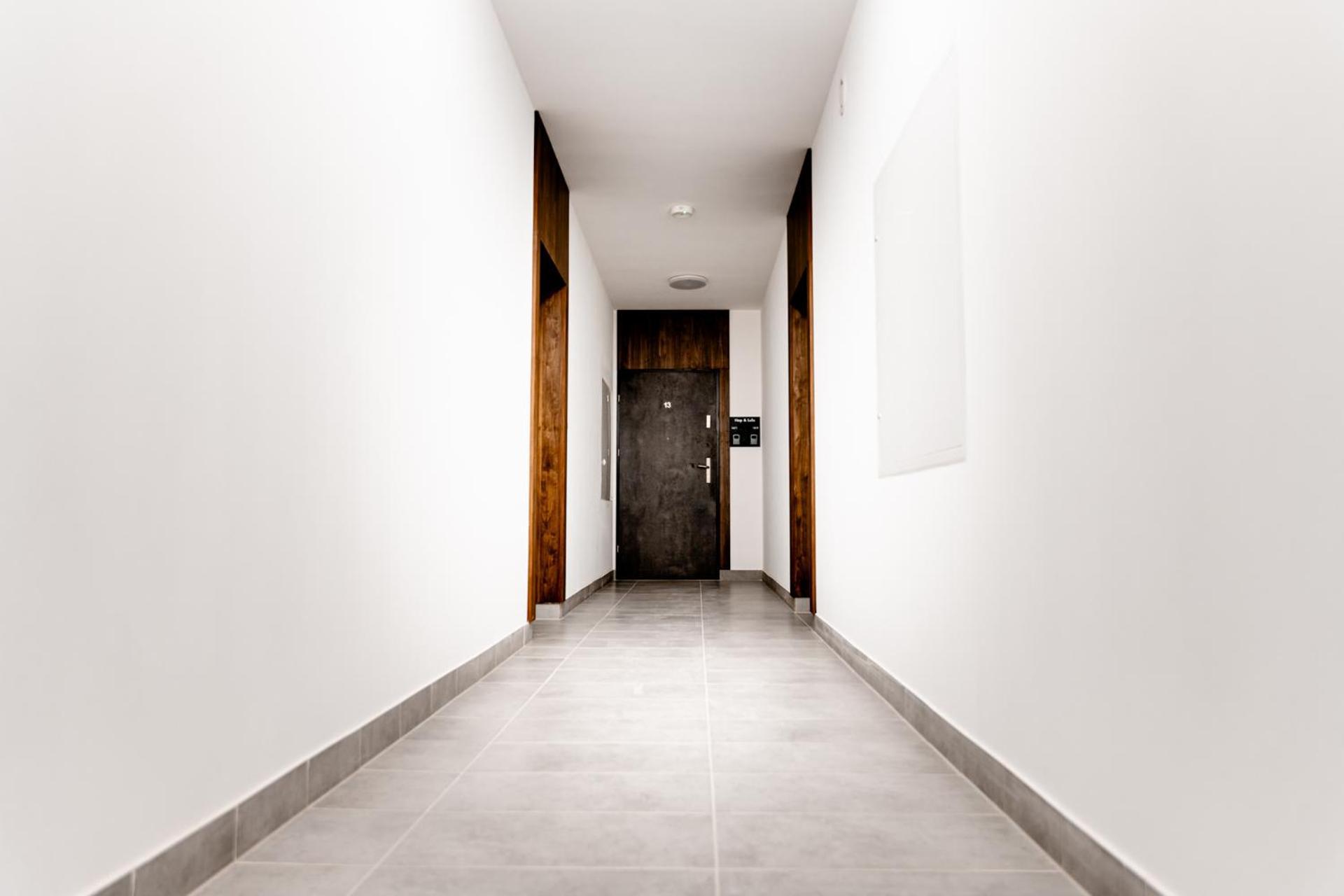 Hop & Lulu Delux Apartments โกเลนูฟ ห้อง รูปภาพ